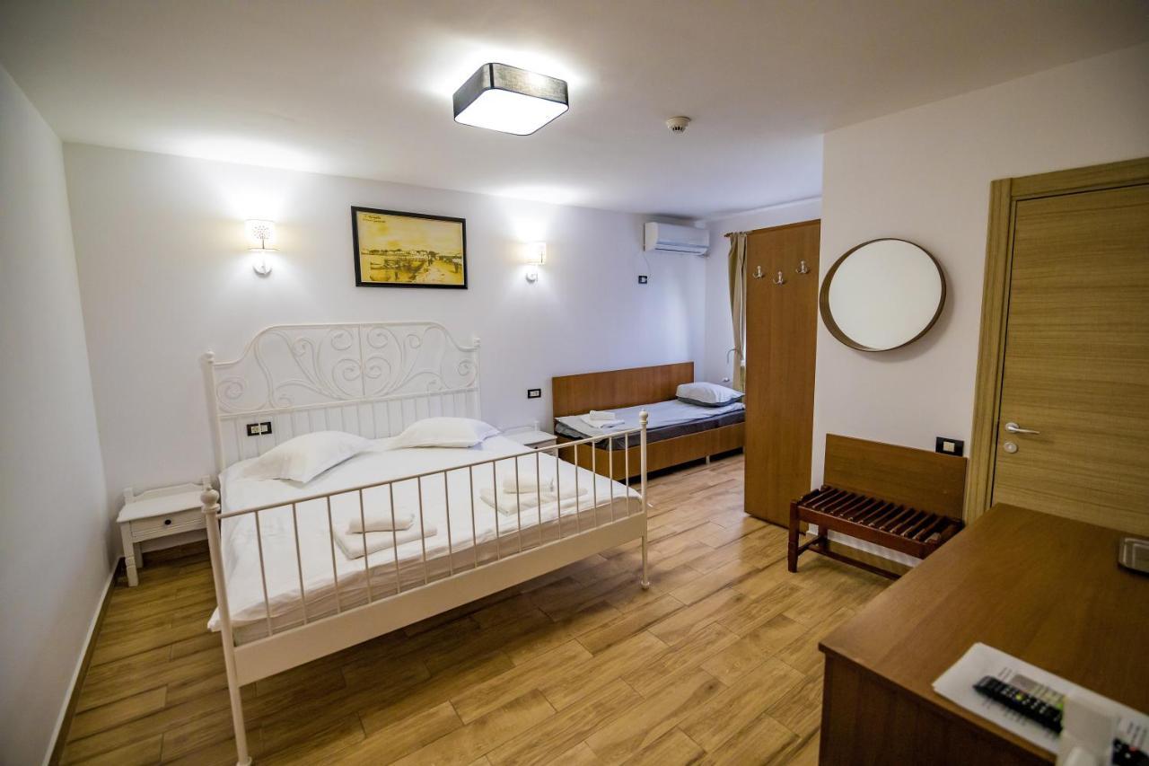 Casa Ypu Hotell Două Mai Exteriör bild